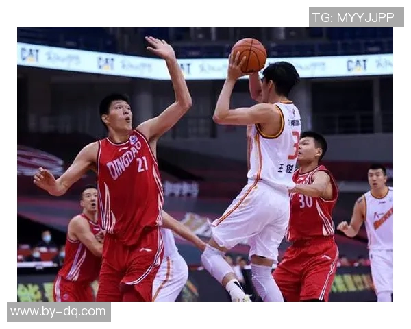 篮球与足球双星争锋演绎绿茵球场与硬木赛场的巅峰对话